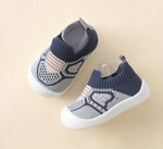 Charger l'image dans la galerie, Globetrotter | Chaussons-chaussettes antidérapants et ergonomiques pour tout-petits
